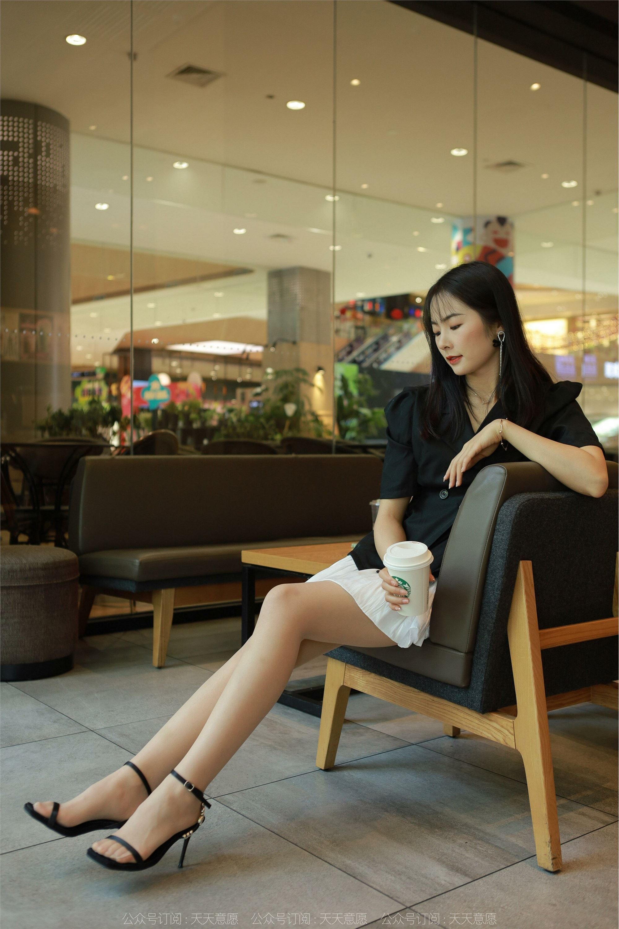 IESS异思趣向  2022.05.06 丝享家 1080：小金《简约黑色凉鞋》